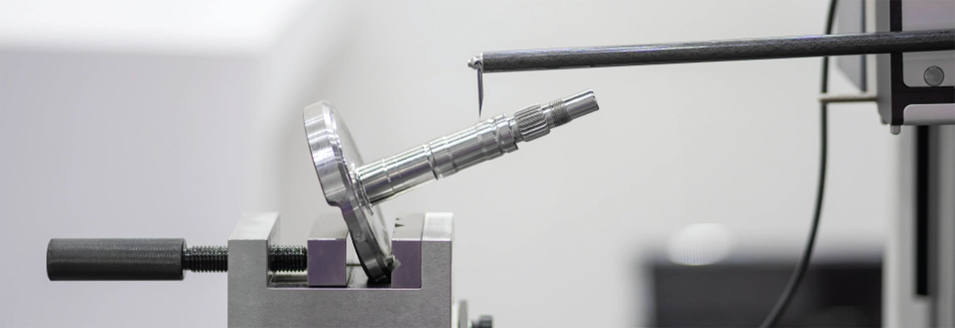 Các thương hiệu có công nghệ đo độ nhám nổi trội - Tecostore