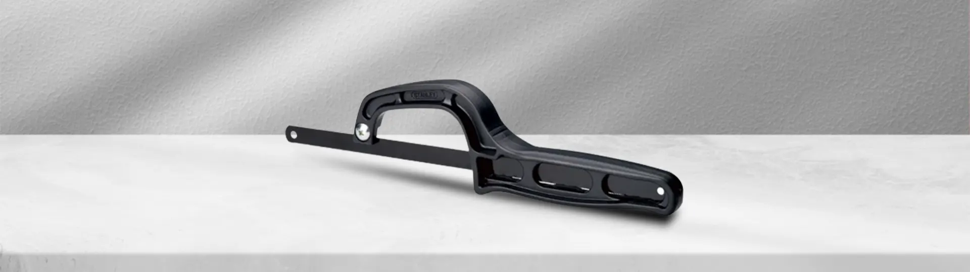 Đặc điểm và công dụng cưa sắt cầm tay không phải ai cũng biết