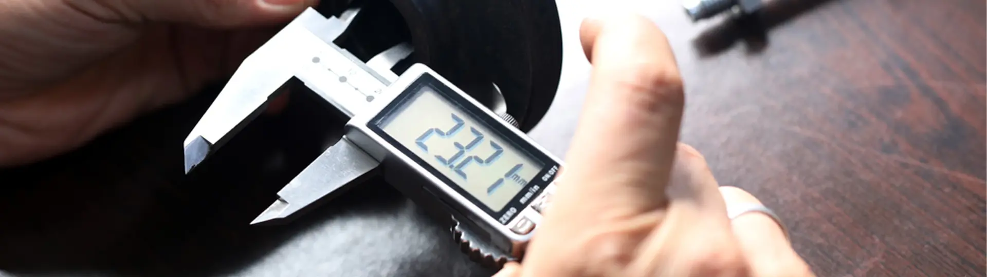 Mách bạn cách sử dụng và bảo quản thước kẹp điện tử hiệu quả Mách bạn cách sử dụng và bảo quản thước kẹp điện tử hiệu quả