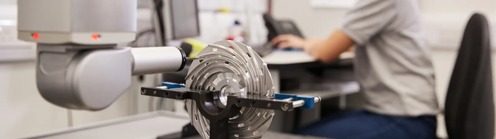 Máy đo CMM là gì? Tại sao cần đến loại máy đo đặc biệt này