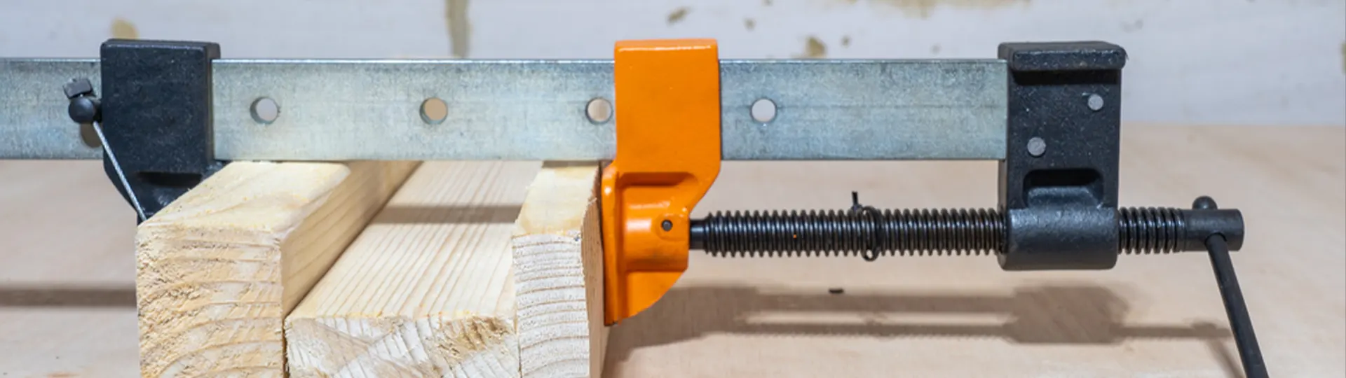 Bật mí những công dụng nổi bật của ê tô kẹp gỗ trong sản xuất