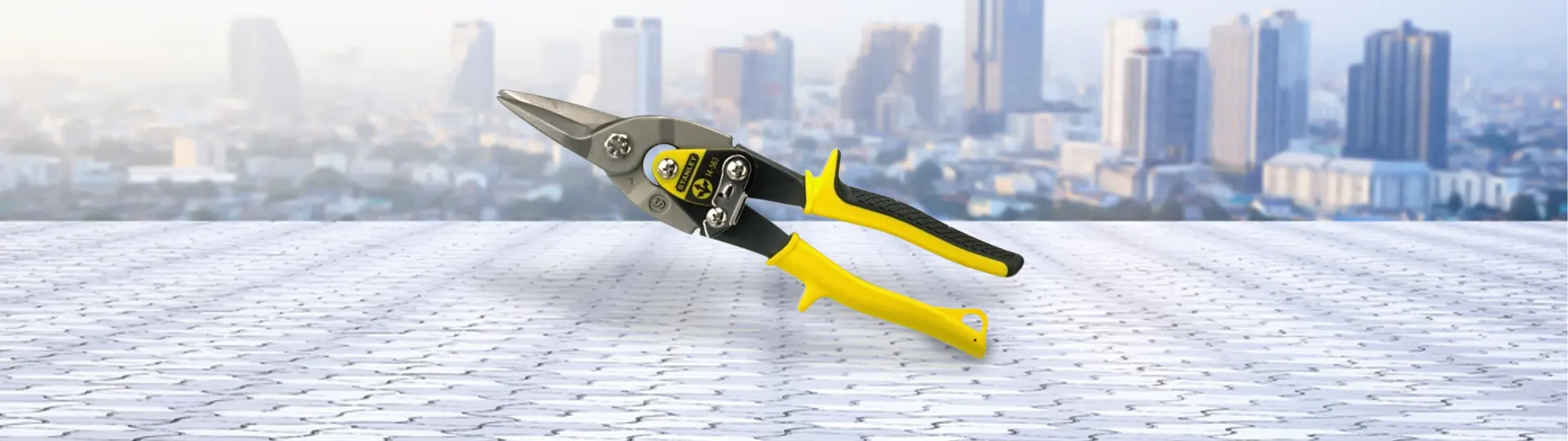 Tại sao bạn nên chọn kéo cắt tôn Stanley để sử dụng?