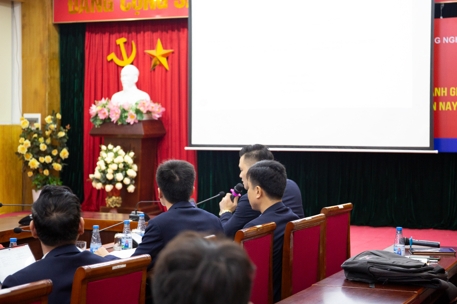 Tiến sỹ Triệu Huy phát biểu tại Hội thảo