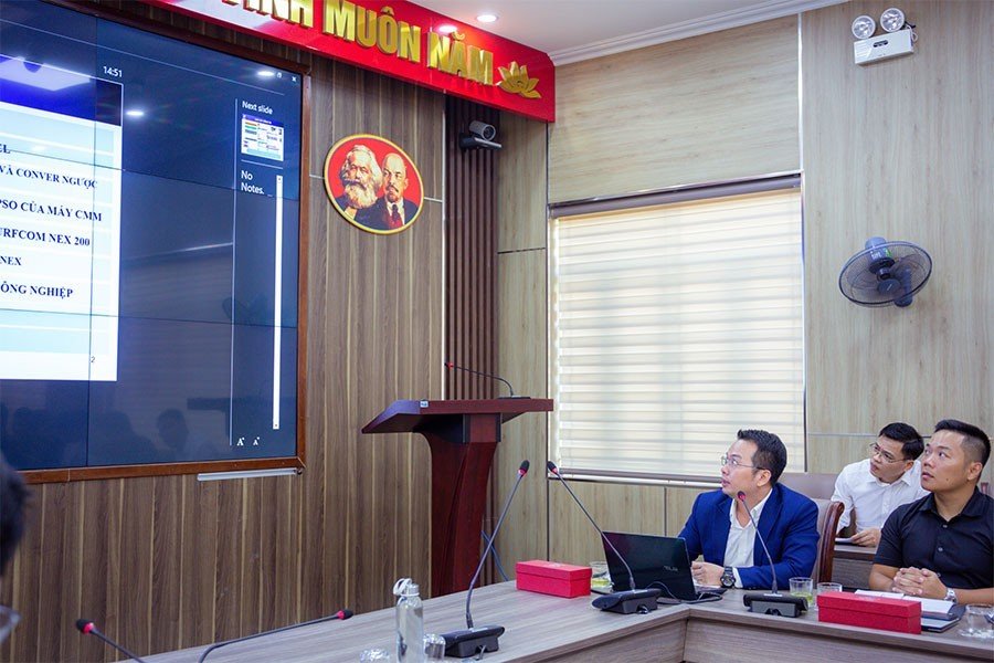 Ông Vũ Đức Nam - Quản lý kinh doanh của hãng Accretech tại Việt Nam giới thiệu nội dung buổi seminar